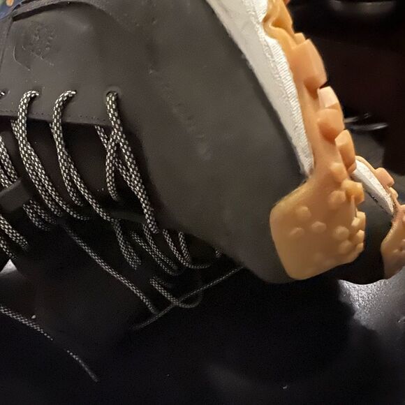 Men’s ThermoBall™ Lace Up Waterproof Boots
Sz 10 - Picture 11 of 14